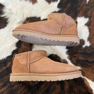 UGG ULTRA MINI CLASSIC BOOT - NWOT NEVER WORN - Size 11